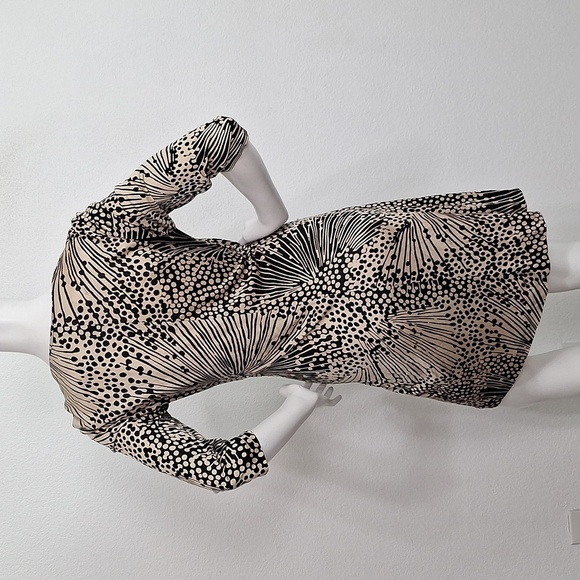 Trina Turk Tan Black Animal Esque Print Mobwife V-Neck Faux Wrap Dress Size 8 - Picture 5 of 11